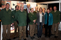 Bei der Ausstellungseröffnung dabei waren (von links) Jugendbeamter Winfried Kohler (PI Mindelheim), die Sachbearbeiter „Häusliche Gewalt“ Thomas Wieland (PI Memmingen) und Georg Hämmerle (PI Bad Wörishofen), Landrat Hans-Joachim Weirather, Nadine