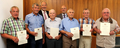 Landrat Hans-Joachim Weirather und Vermessungsamtsleiter Peter Schwägele (hinten rechts) dankten sechs Feldgeschworenen für ihr langjähriges ehrenamtliches Engagement: Wilhelm Heel, Erwin Schmid, Georg Ruf, Herbert Steinle, Alois Gutleber und Josef Fau