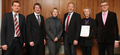 Auf unserem Foto sind von links Abteilungsleiter Christian Baumann, Dr. Michael Luber, Sandra Brandt, Landrat Hans-Joachim Weirather, Katrin Weidemann und Dr. Matthias Egerer zu sehen.