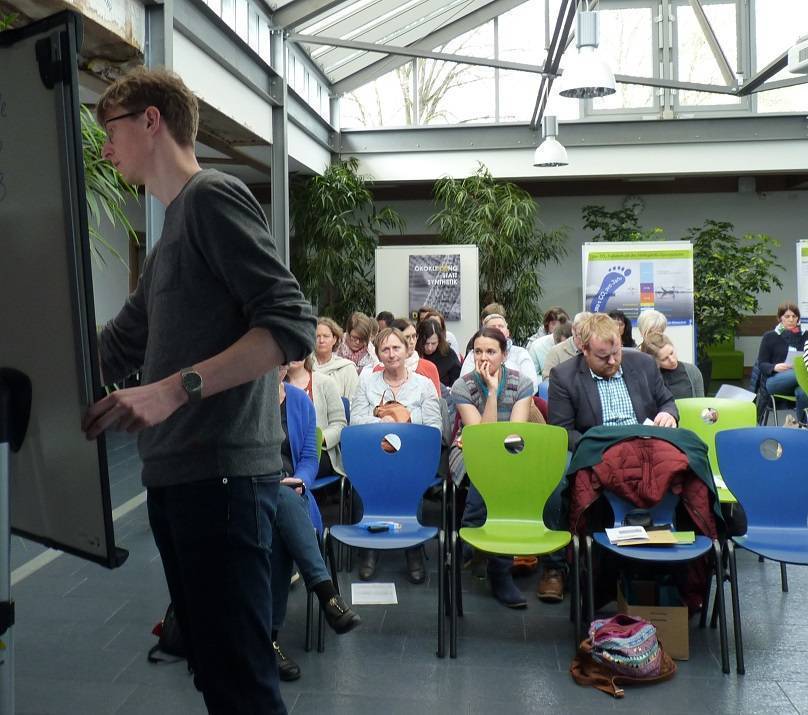 Matthias Klaubert stellte Unterallgäuer Lehrern das Projekt Klimaschule vor. Foto: Eva Büchele/Landratsamt Unterallgäu