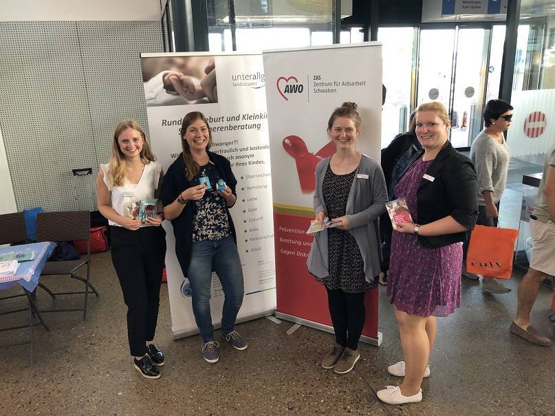 Im Bild (von links): Lucia Weixler und Julia Kuchenbaur von der Schwangerenberatungsstelle sowie Maria Gresch und Inge Beer des AWO-Zentrums für Aidsarbeit Schwaben. Foto: Landratsamt Unterallgäu