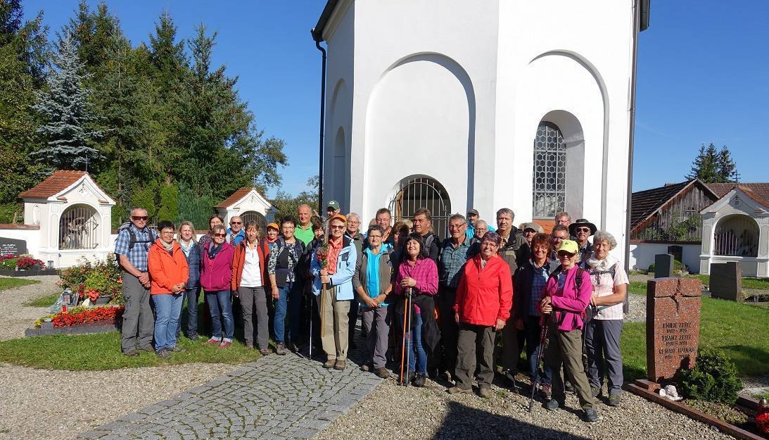 Rund 40 Pilger nahmen an der Wanderung von Loppenhausen nach Babenhausen teil. Foto: Landratsamt Unterallgäu