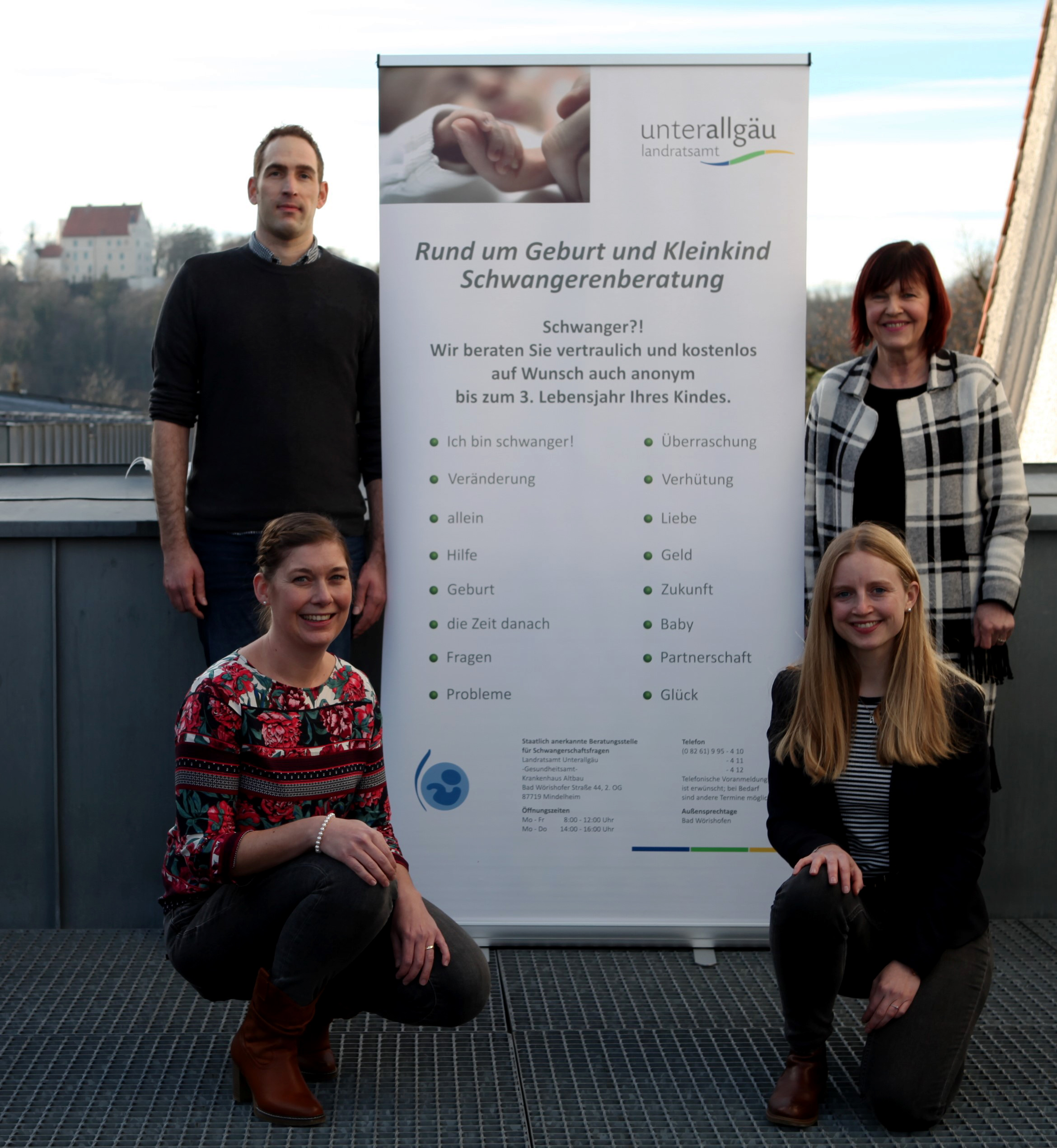 Die Schwangerenberatungsstelle am Landratsamt besteht aus Bertram Klopper, Rita Heidorn, Lucia Weixler und Julia Kuchenbaur (von links hinten im Uhrzeigersinn).
Foto: Sylvia Rustler/Landratsamt Unterallgäu 
