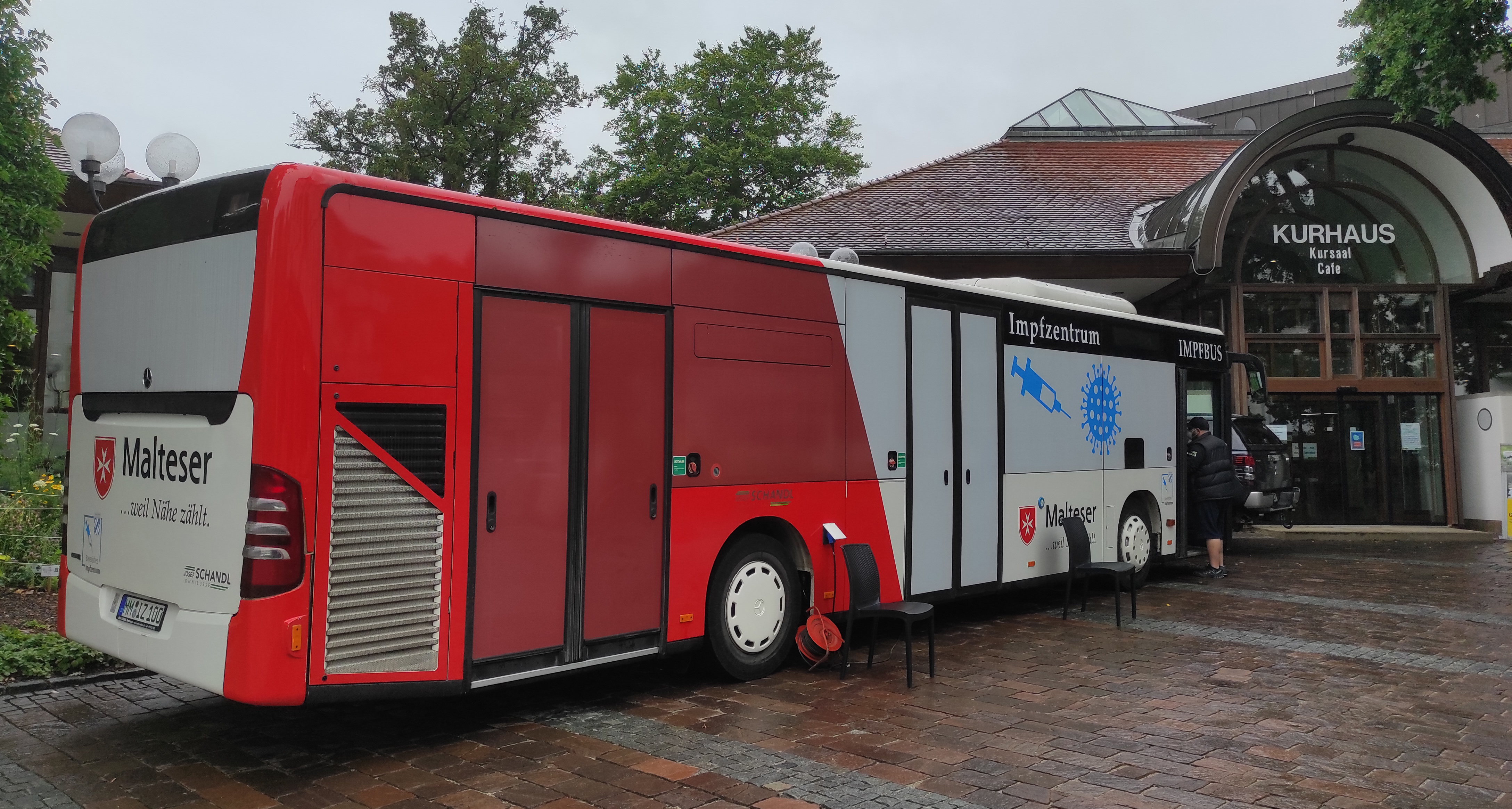 Der Impfbus macht Station in Ettringen.
	Foto: Thomas Lüdtke