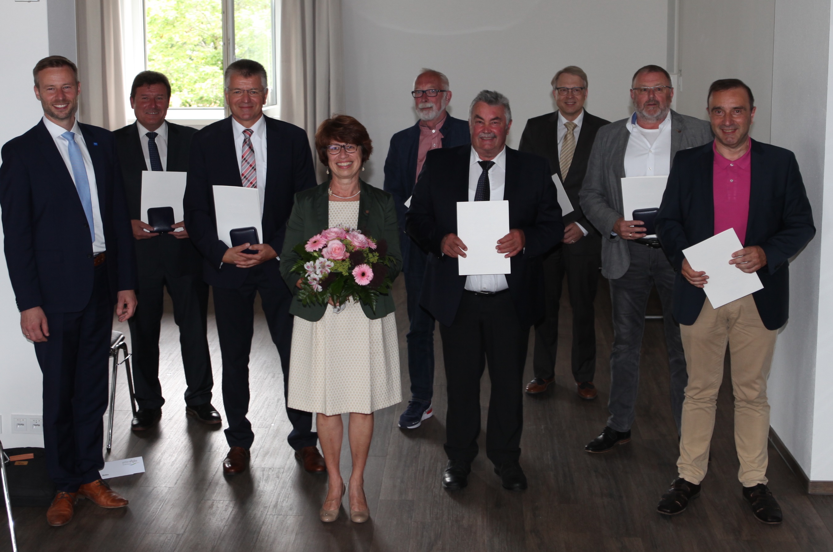 Von links: Landrat Alex Eder, Hermann Lochbronner, Franz Grauer, Christa Bail, Volker Müller, Franz Xaver Keller, Dr. Stephan Winter, Werner Welser und Markus Albrecht.