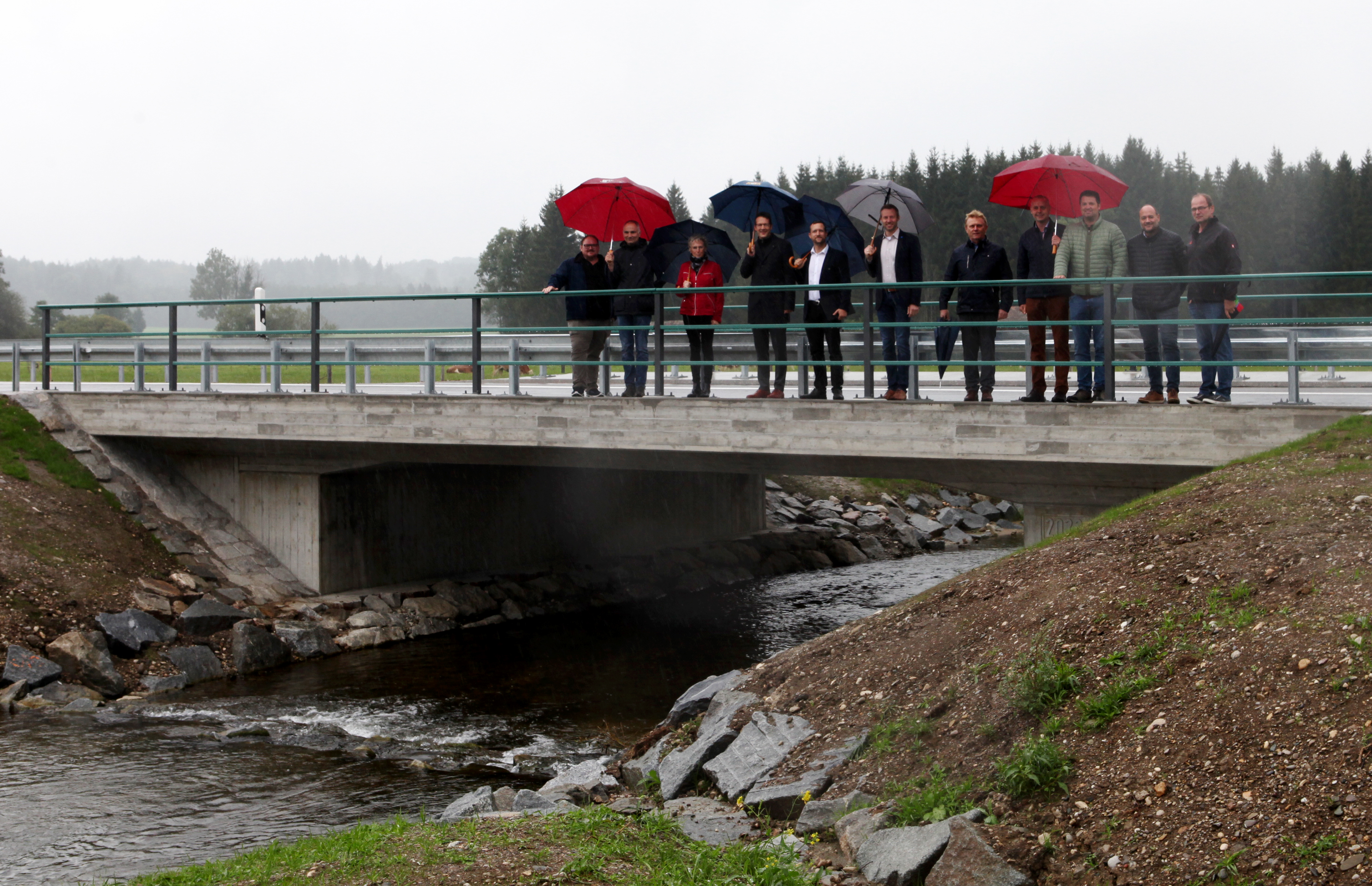 Die Kreisstraße zwischen Unteregg und Dirlewang wurde ausgebaut. Die Brücke über die Mindel neu errichtet.
Foto: Sylvia Rustler/Landratsamt Unterallgäu 
