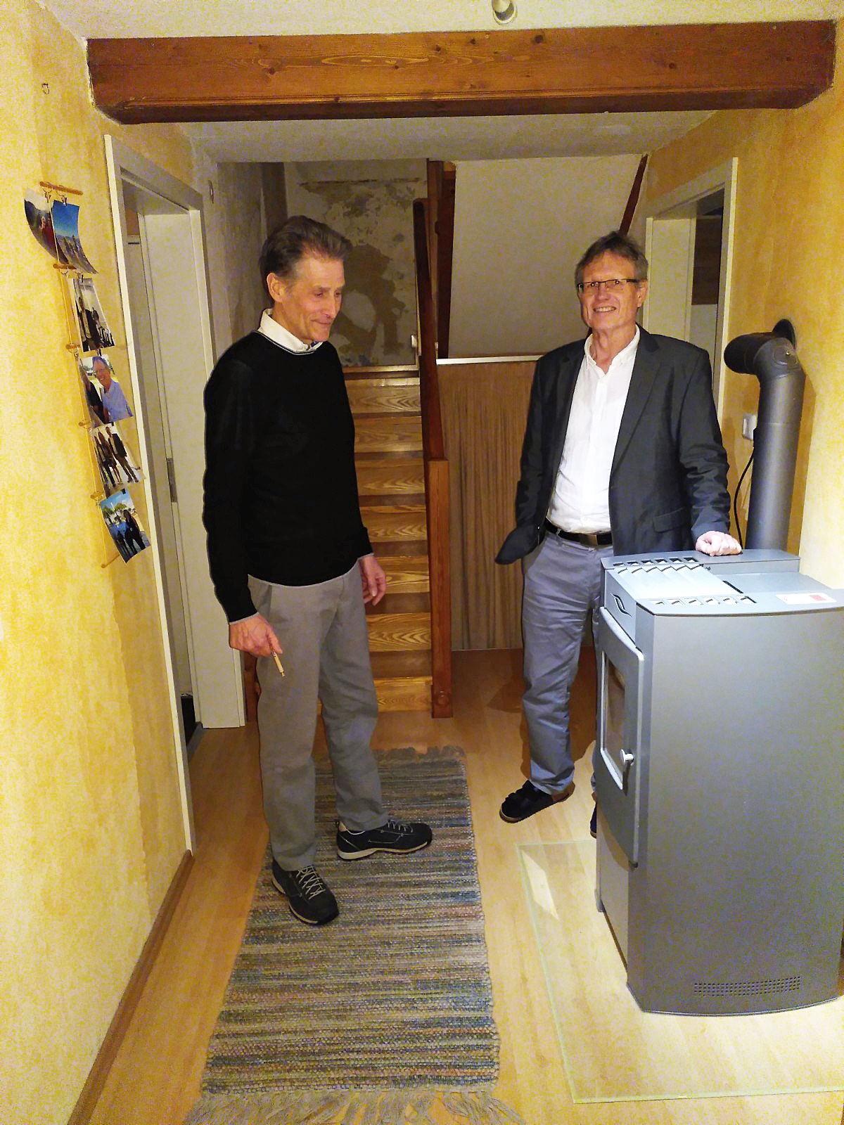 Im Rahmen der Aktion Check Dein Haus gab Energieberater Peter Andreas-Tschiesche (links) Hausbesitzer Erhard Granzow unter anderem Tipps zum Thema Heizen. Foto: Andrea Böhm