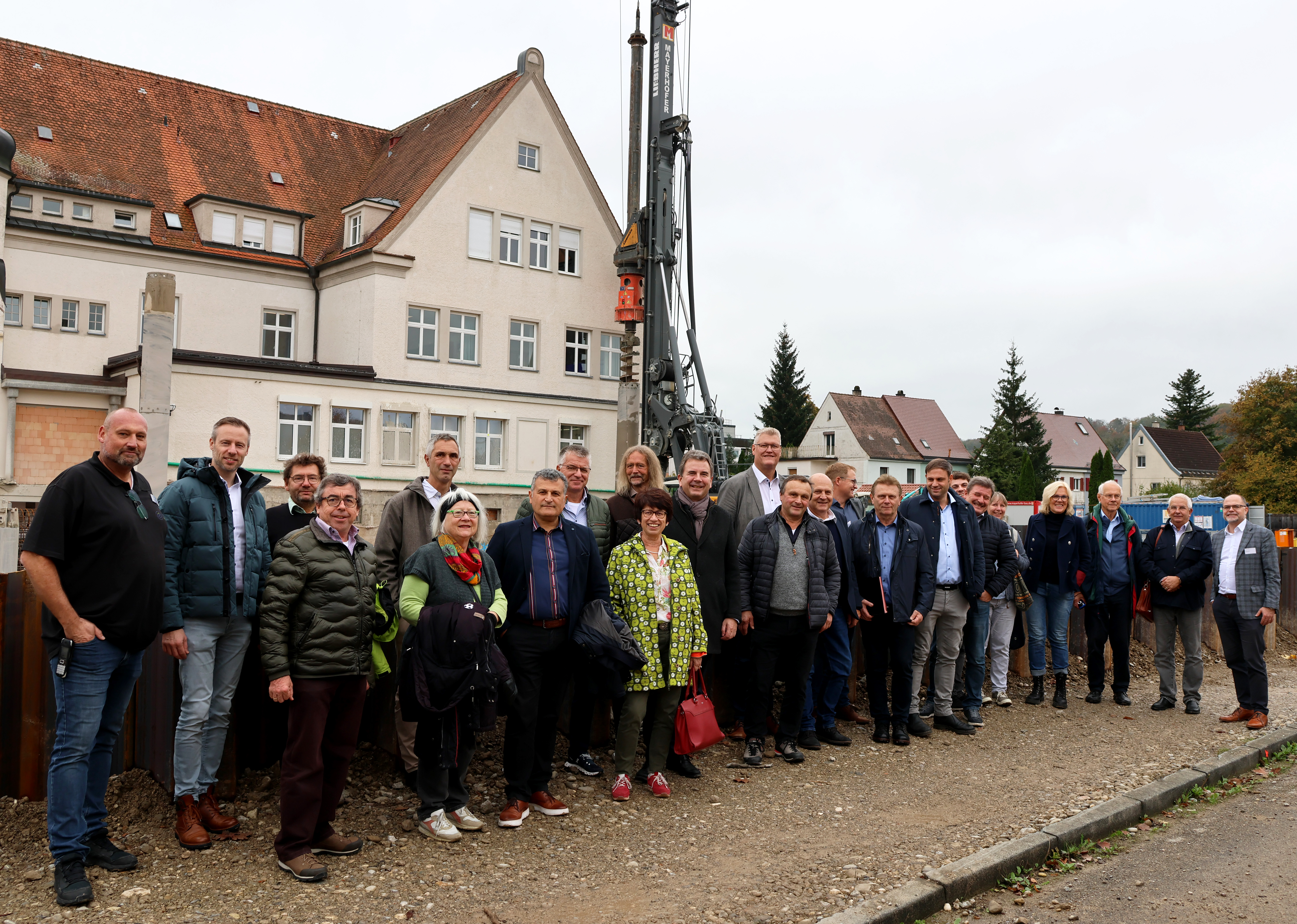 Station machten die Ausschussmitglieder auch auf der Baustelle der Klinik in Mindelheim.