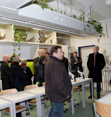 Pflanzen und Tiere begeisterten die Mitglieder des Kreis- und Bauausschusses im Biologie-Saal des Schulzentrums Babenhausen. Foto: Eva Büchele