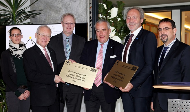 Von links: Koordinatorin Saskia Nitsche, Oberbürgermeister Dr. Ivo Holzinger, Landtagsabgeordneter Bernhard Pohl, Staatsminister Dr. Ludwig Spaenle, Landrat Hans-Joachim Weirather und Landtagsabgeordneter Klaus Holetschek. Foto: Eva Büchele