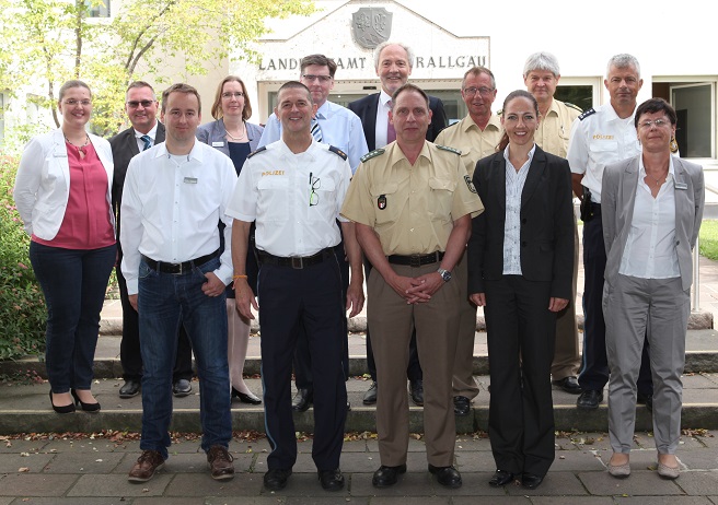 Vertreter der Polizei und des Landratsamts trafen sich zum Sicherheitsgespräch. Foto: Eva Büchele/Landratsamt Unterallgäu