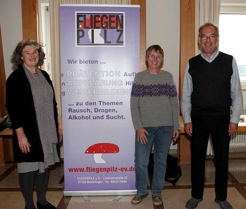 Im Bild: (von links) Waltraud Rehm vom Verein Fliegenpilz, Abteilungsleiterin Dr. Maria Bachmaier und Referent Gerald Koller. Foto: Eva Büchele/Landratsamt Unterallgäu