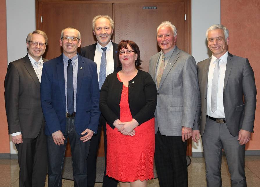 Im Bild (von links): Dr. Stephan Winter, Bürgermeister von Mindelheim, Konrad Kleiner, Landrat Hans-Joachim Weirather, Susanne Herz, Dr. Hermann Landherr und Wolfgang Schmidt, Bürgermeister von Buxheim, bei der Ehrung im Landratsamt Unterallgäu. Foto: Eva Büchele/Landratsamt Unterallgäu