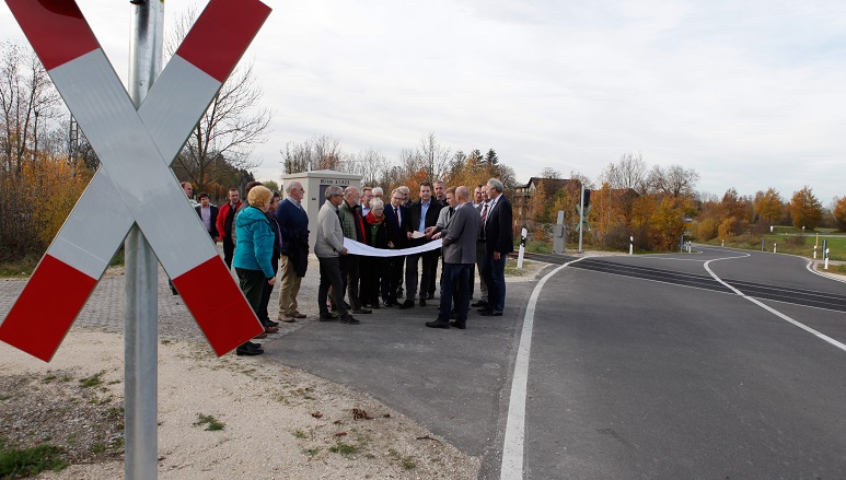 Am Bahnübergang Türkheim. Foto: Stefanie Vögele/Landratsamt Unterallgäu