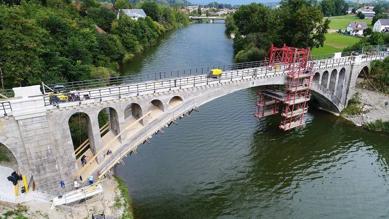 Die ehemalige Eisenbahnbrücke bei Illerbeuren wurde saniert. Foto: Stefanie Vögele/Landratsamt Unterallgäu