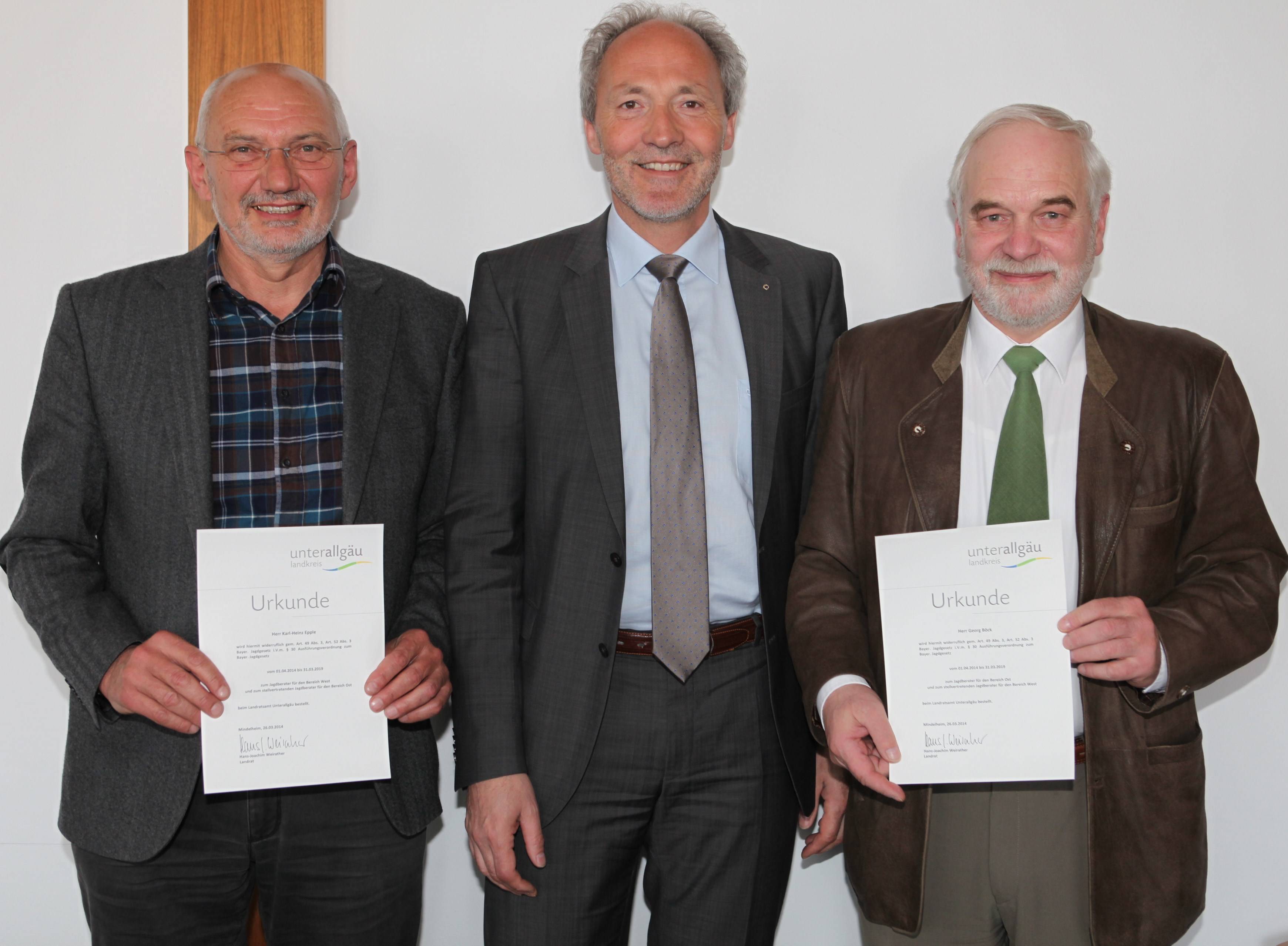 Karl-Heinz Epple (links) und Georg Böck (rechts) sind erneut zu Jagdberatern bestellt worden. Foto: Sylvia Rustler/Landratsamt Unterallgäu