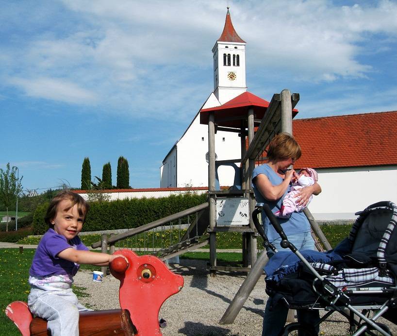 Familienpatin Karola Siebarth bei ihrem Einsatz in Dietershofen. Foto: Theresia Thoma