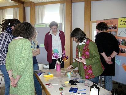 Der Bund Naturschutz, Kreisgruppe Memmingen-Unterallgäu, und die Fachstelle für Klimaschutz am Landratsamt Unterallgäu stellten kürzlich Erzieherinnen das Projekt „Prima Klima Kids“ vor. Foto: Bund Naturschutz