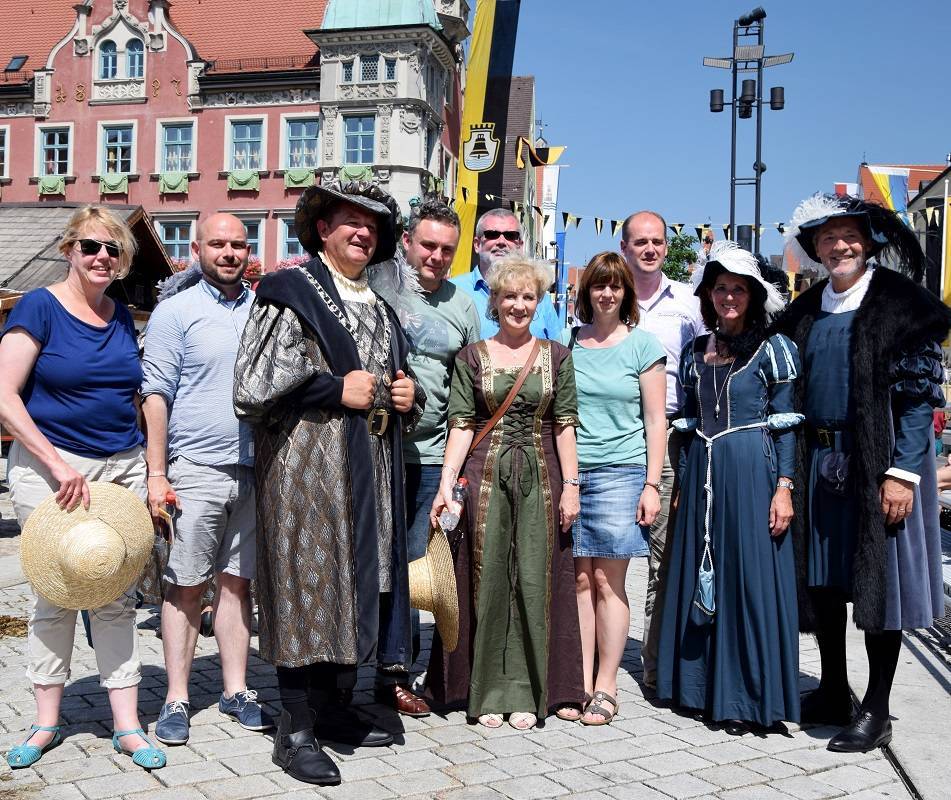 Beim Frundsbergfest traf die Delegation aus Nordhausen auch auf Staatssekretär Franz Josef Pschierer. Im Bild (von links): Jutta Krauth und Michael Mohr vom Landratsamt Nordhausen, Staatssekretär Franz Josef Pschierer, Gunnar Reuter (Büroleiter Landrat